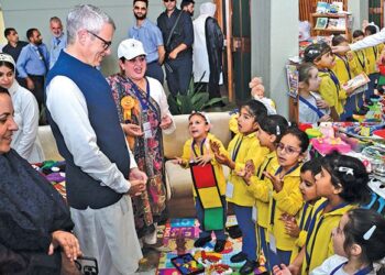 CM advocates holistic implementation of National Education Policy, Urges educators to empower learners