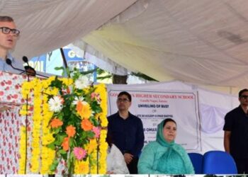 CM Omar Abdullah unveils statue of Late Kuldeep Kumar Badyal at Hr. Sec. School Gandhi Nagar, Calls for unwavering commitment to duty