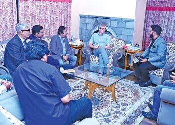 CM Omar meets delegations at Raabita Office