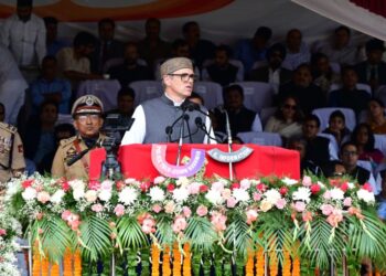 CM Unveils His Govt’s 10-Month Progress Report Before People