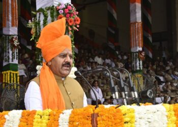 CM Unveils His Govt’s 10-Month Progress Report Before People