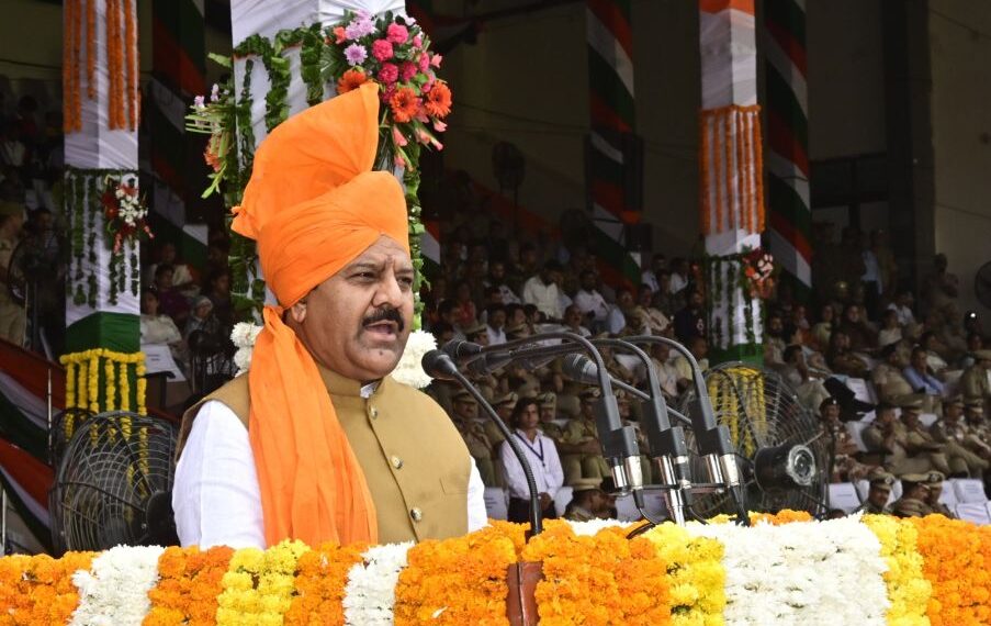CM Unveils His Govt’s 10-Month Progress Report Before People