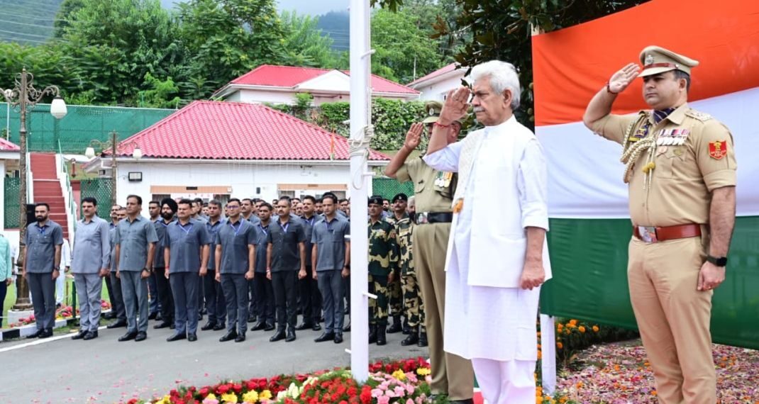 CM Unveils His Govt’s 10-Month Progress Report Before People