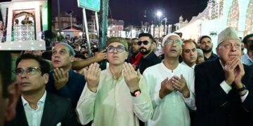CM Omar offers Magrib prayers at Hazratbal Shrine on Eid-e-Milad-un-Nabi (SAW)