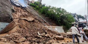 7 Kashmir workers feared dead in Himachal landslide, rescue on