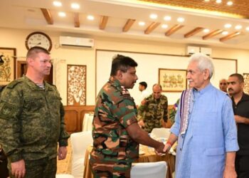 LG Interacts with Officers Attending NDC Course