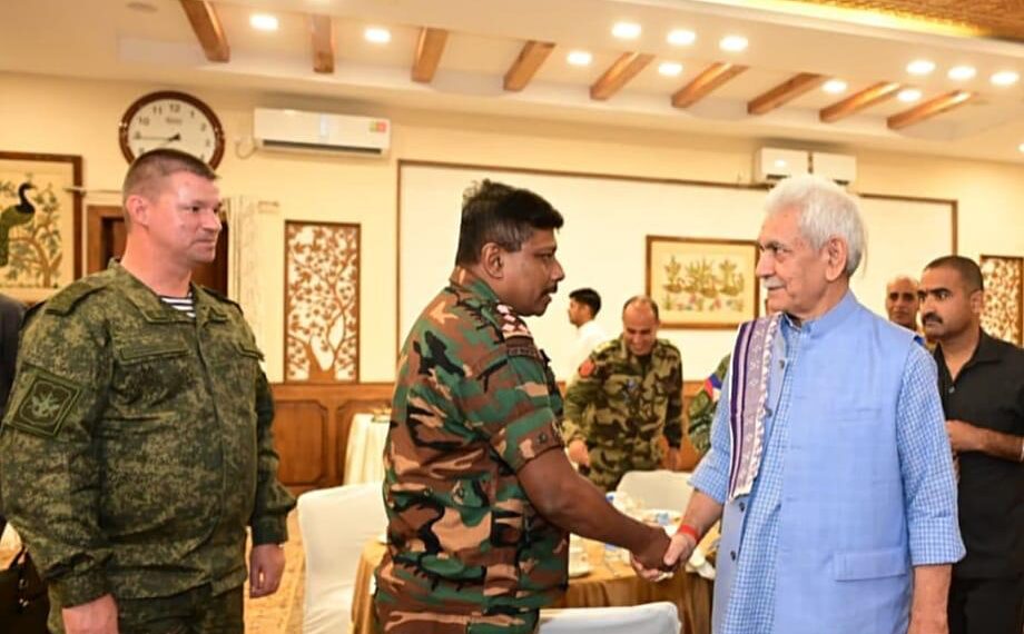 LG Interacts with Officers Attending NDC Course
