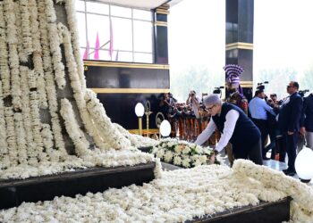 Chief Minister Omar Abdullah Leads Solemn Tributes to Fallen Heroes at Zewan Memorial