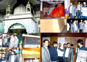 DC Srinagar visits Shrine of Makhdoom Sahib and Sharika Devi Temple