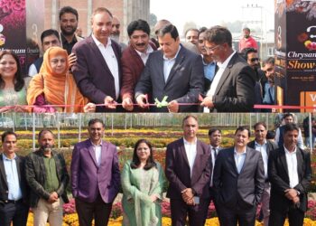 Javid Dar inaugurates Autumn Flower Festival (Chrysanthemum Show) at SKUAST-K