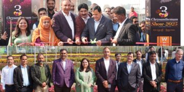 Javid Dar inaugurates Autumn Flower Festival (Chrysanthemum Show) at SKUAST-K