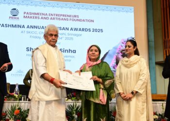 Lieutenant Governor felicitates J&K’s Craftspersons at Pashmina Artisan Awards Ceremony at Srinagar