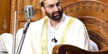 Mirwaiz pays tribute to Sheikh-ul-Alam (RA) on Urs