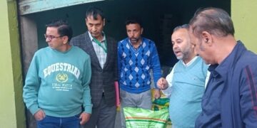 Agriculture Department seizes spurious DAP fertilizer in Kulgam