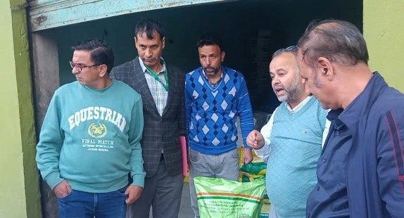 Agriculture Department seizes spurious DAP fertilizer in Kulgam