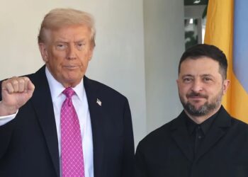 Trump Eyes Ukraine Peace Deal, Hesitates on Tomahawk Missiles