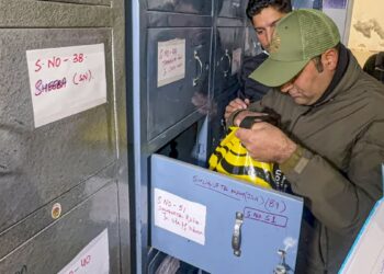 Delhi Blast Aftermath: J&K Police, Health Deptt officials inspect lockers in Srinagar, Anantnag hospitals    