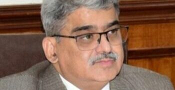 CS Dulloo calls for commercial push to aromatic and medicinal plant sector in J&K