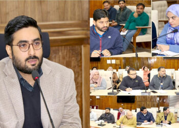 DC Srinagar reviews functioning of Kissan Khidmat Ghars established under HADP