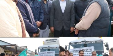 DC Srinagar hands over Reefer Van to beneficiary under HADP at Parimpora Fruit Mandi