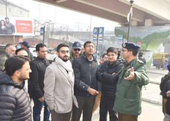 Div Com Kashmir reviews traffic decongestion plan for Srinagar City