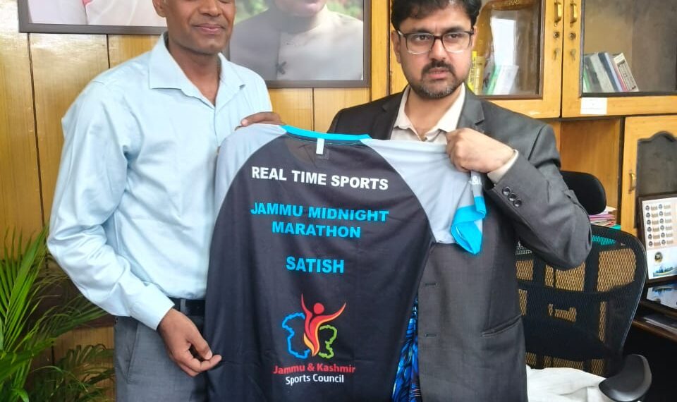 Satish Sharma unveils official Jersey for 3rd edition of Jammu Midnight Marathon