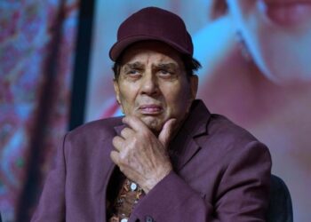 Bollywood Loses a Legend: Veteran Star Dharmendra Passes Away at 89