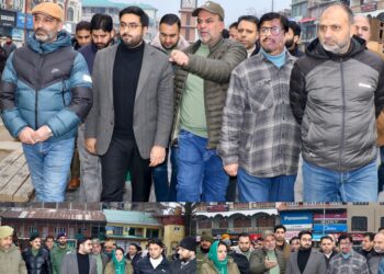 DC Srinagar conducts extensive tour of Lal Chowk area, overviews developmental needs of the area