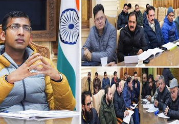 Div Com Kashmir reviews Progress of RDSS and PM Surya Ghar Muft Bijli Yojana
