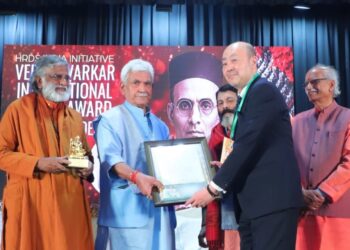 LG attends HRDS India’s ‘Veer Savarkar International Impact Award’ in New Delhi