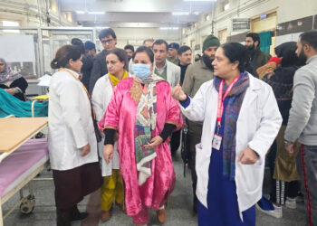 Sakeena Itoo conducts extensive inspection of SMHS Hospital Srinagar