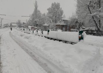 J&K admin alerts public ahead of heavy snowfall prediction