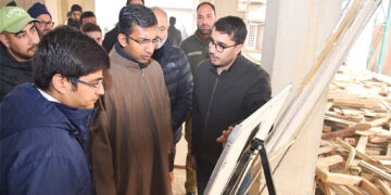 Div Com Kashmir Inspects Ongoing Works at SMC, SSCL Office Karanagar